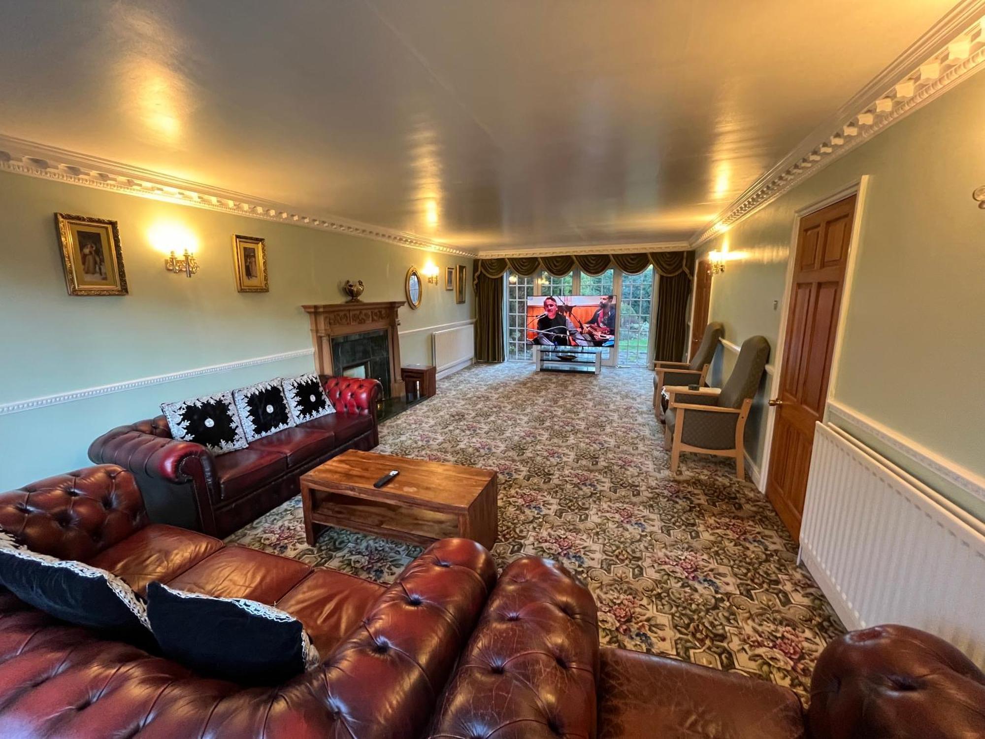 Unwind In Comfort At Cosy Caradus Your 4 Bedroom Home Sweet Home! Birmingham Exterior photo